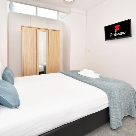 Wistaston House By Yourstays 5 Double Bedrooms And 2 Bathrooms, Great For Groups! Book Now! Crewe Exteriör bild