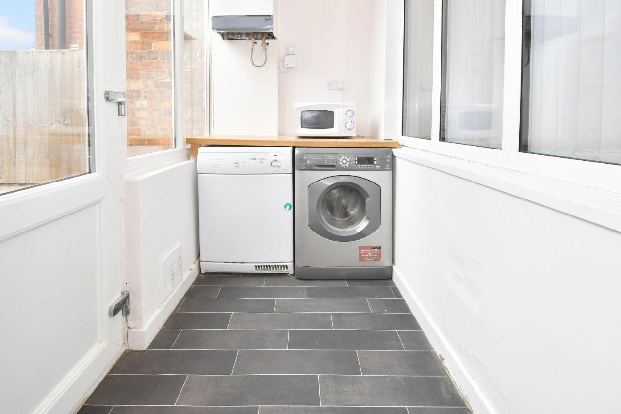 Wistaston House By Yourstays 5 Double Bedrooms And 2 Bathrooms, Great For Groups! Book Now! Crewe Exteriör bild