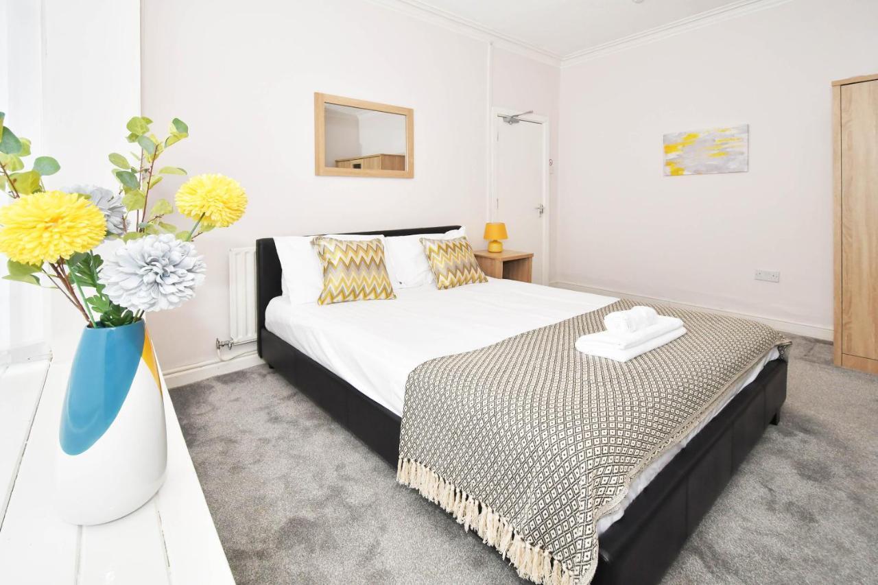 Wistaston House By Yourstays 5 Double Bedrooms And 2 Bathrooms, Great For Groups! Book Now! Crewe Exteriör bild