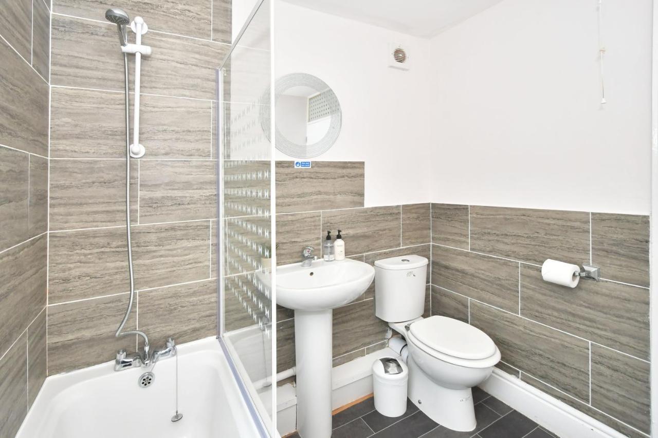 Wistaston House By Yourstays 5 Double Bedrooms And 2 Bathrooms, Great For Groups! Book Now! Crewe Exteriör bild