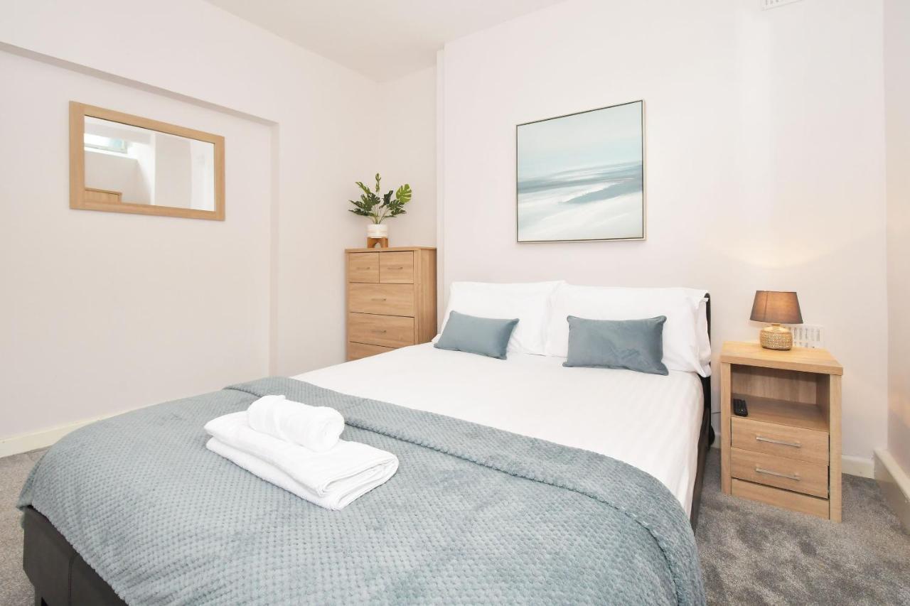 Wistaston House By Yourstays 5 Double Bedrooms And 2 Bathrooms, Great For Groups! Book Now! Crewe Exteriör bild