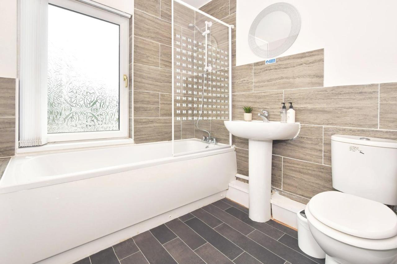 Wistaston House By Yourstays 5 Double Bedrooms And 2 Bathrooms, Great For Groups! Book Now! Crewe Exteriör bild